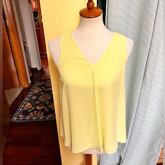 NWOT Vince Camuto Lime Green V-neck Sleeveless Top Size PXS #YC12 - Picture 1 of 6
